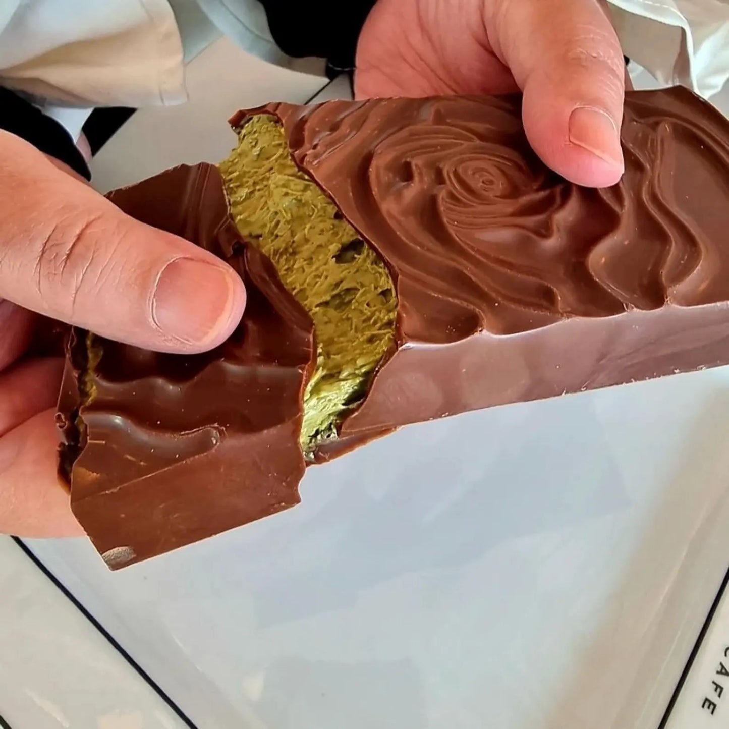 FOREVER ROSE Dubai chocolate (Knafeh Pistachio)
